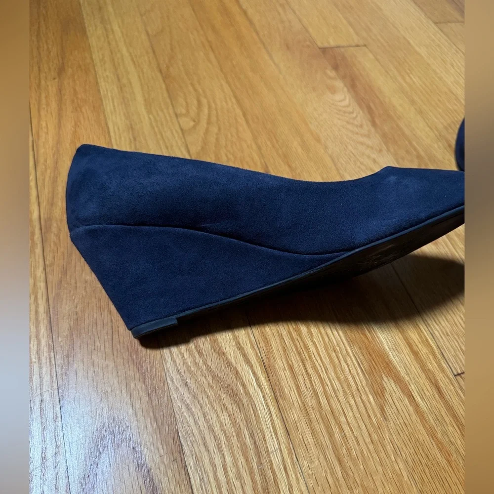 ⭐️HP⭐️ Boden- women’s navy suede shoes with wedge heel. Size 38/7